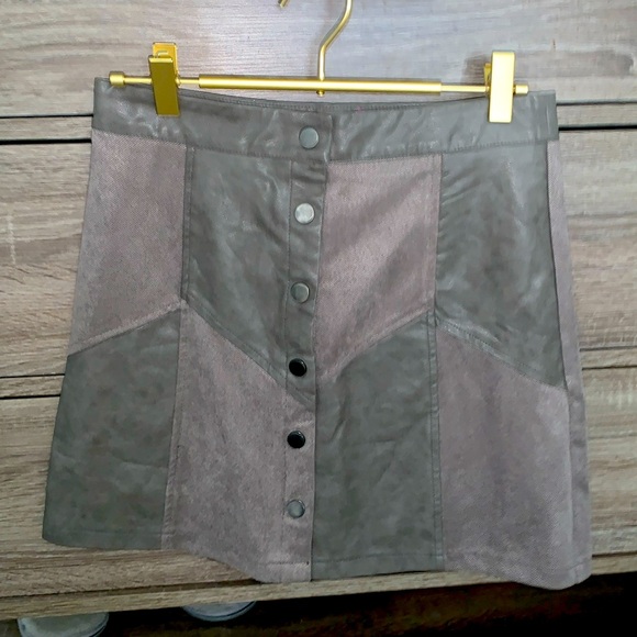 Mini skirt - Picture 1 of 3